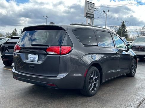 Used 2018 Chrysler Pacifica Touring-L w/ Advanced Safetytec Group FWD image 12
