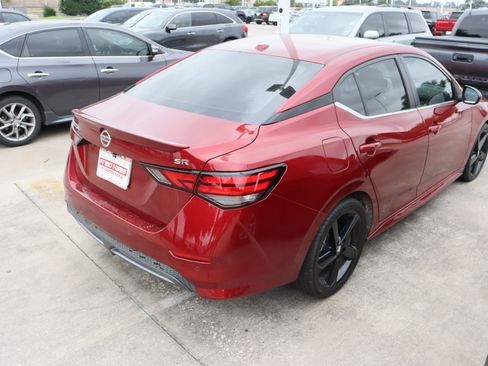 Used 2021 Nissan Sentra SR FWD image 11