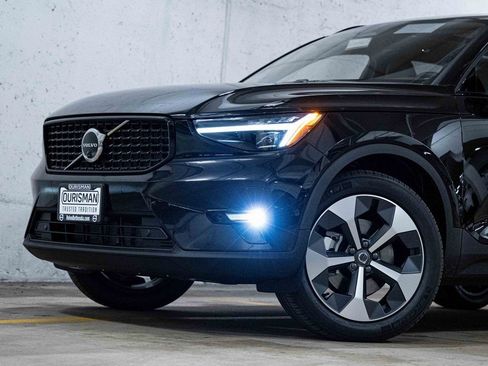 New 2026 Volvo XC40 B5 Plus w/ Protection Package Premier AWD/4WD image 2