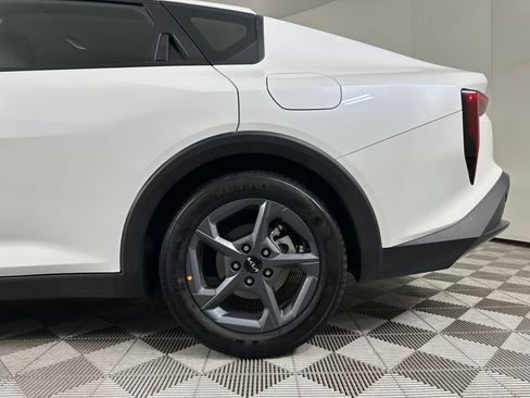 Used 2025 Kia K4 LXS image 27