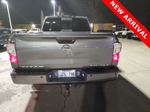 Used 2017 Nissan Titan SV image 4