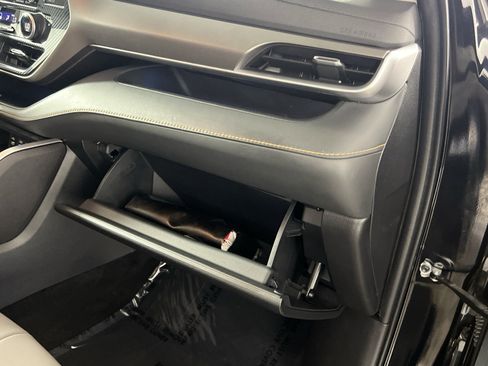 Used 2022 Toyota Highlander Bronze Edition FWD image 35