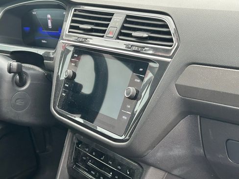 Used 2024 Volkswagen Tiguan SE image 6