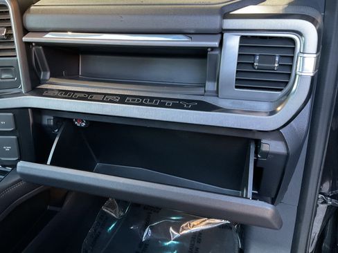 Used 2024 Ford F350 Platinum w/ FX4 Off-Road Package image 30