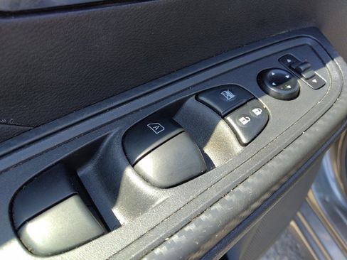 Used 2025 Nissan Versa SV w/ Trunk Package FWD image 27