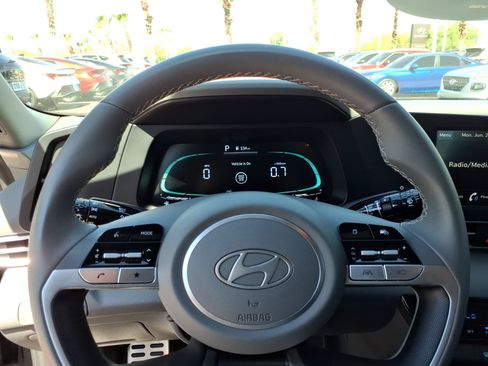 Certified 2025 Hyundai Elantra Sport FWD image 18
