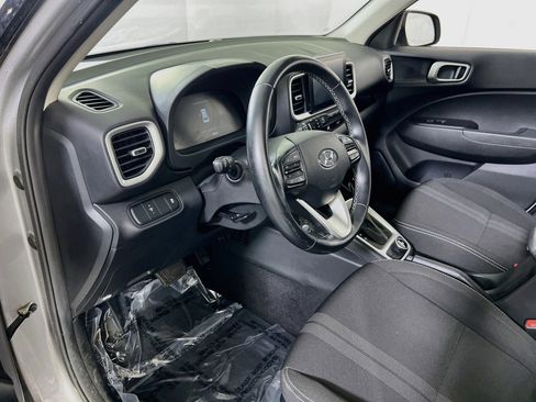 Used 2023 Hyundai Venue SEL FWD image 9
