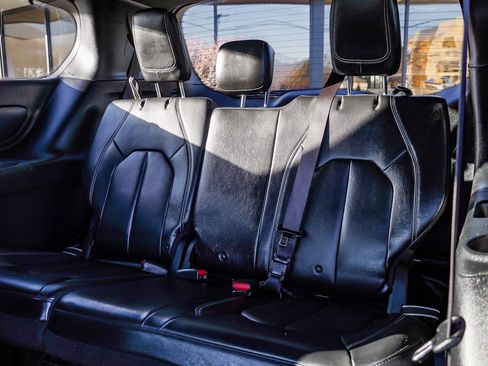 Used 2019 Chrysler Pacifica Touring-L w/ S Appearance Package image 26