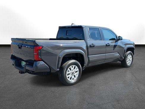 Used 2025 Toyota Tacoma SR5 AWD/4WD image 5