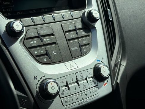 Used 2017 Chevrolet Equinox LT w/ Convenience Package FWD image 18