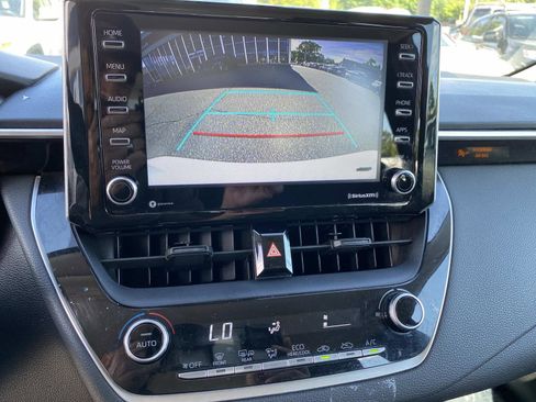 Used 2021 Toyota Corolla LE FWD image 11