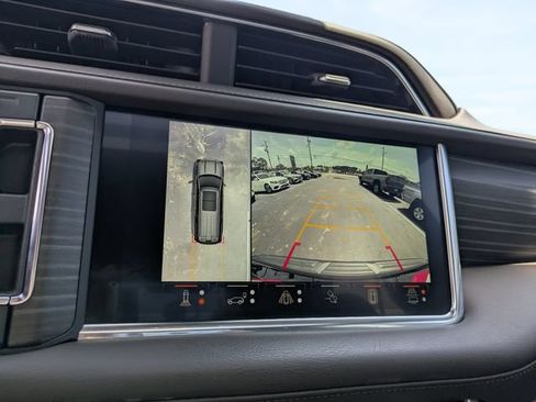 Used 2024 GMC Yukon Denali w/ Advanced Technology Package RWD image 28