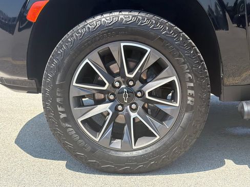 Used 2023 Chevrolet Tahoe Z71 w/ Z71 Off-Road Package AWD/4WD image 34