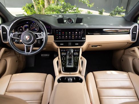 Certified 2023 Porsche Cayenne AWD/4WD image 12