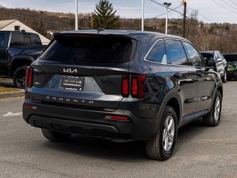 Used 2022 Kia Sorento LX image 4