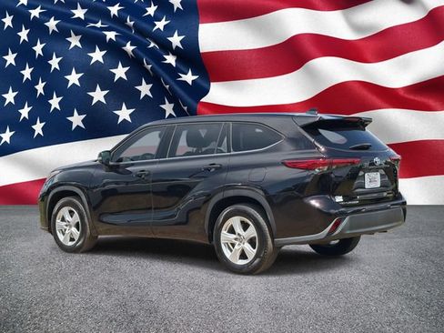 Used 2021 Toyota Highlander L FWD image 10