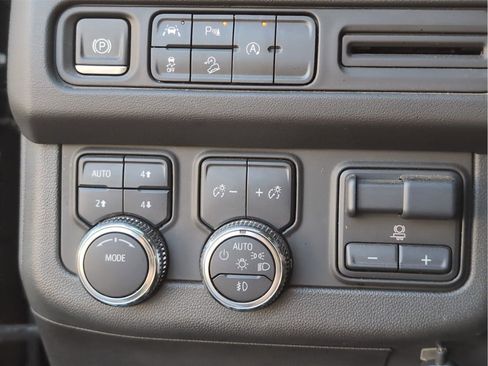 Used 2023 GMC Yukon AT4 w/ Max Trailering Package image 32