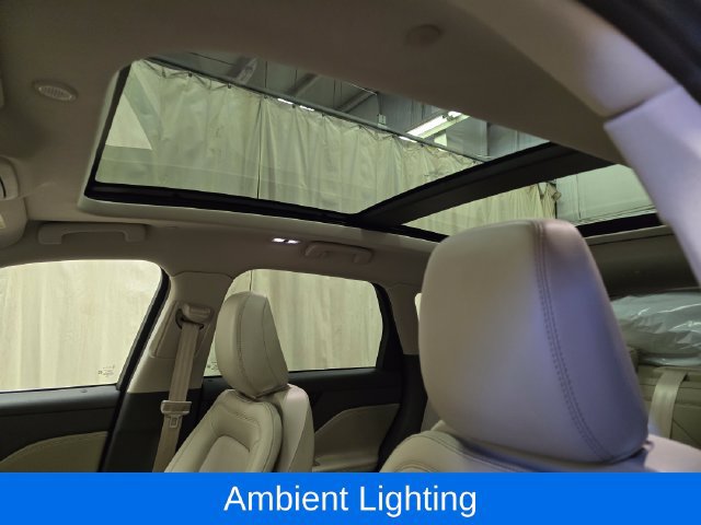 Used 2021 Lincoln Corsair AWD w/ Premium Package image 16