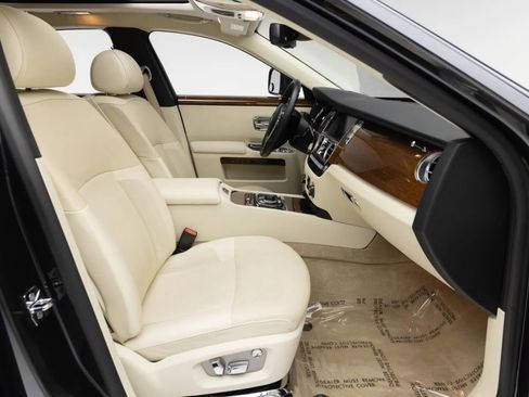 Used 2010 Rolls-Royce Ghost RWD image 34