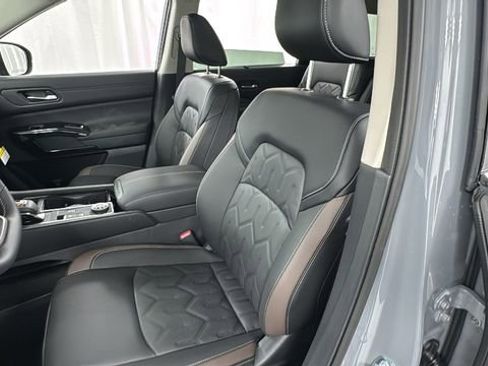 New 2026 Nissan Pathfinder Platinum image 10