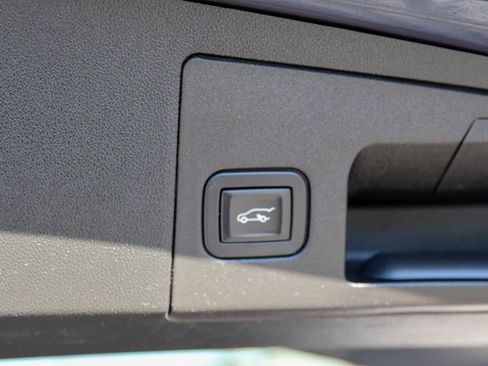 Used 2018 Cadillac XT5 AWD image 10