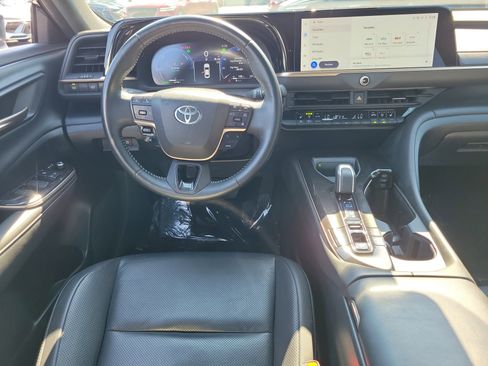 Used 2025 Toyota Crown AWD/4WD image 10