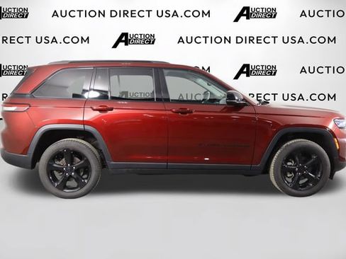 Used 2023 Jeep Grand Cherokee Limited w/ Black Appearance Package AWD/4WD image 43