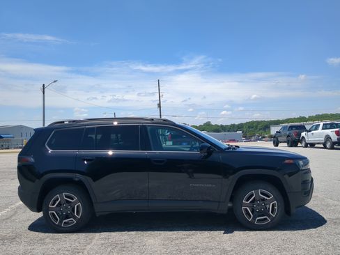 New 2026 Jeep Cherokee Laredo AWD/4WD image 3