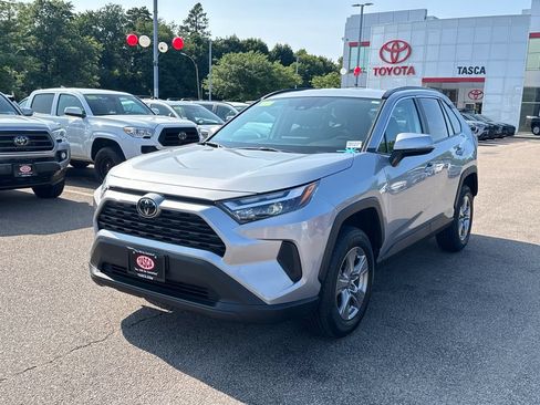 Used 2025 Toyota RAV4 XLE AWD/4WD image 3