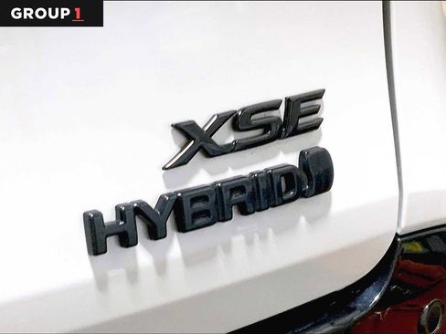 Used 2023 Toyota Sienna XSE image 9