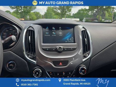 Used 2016 Chevrolet Cruze LT w/ Convenience Package FWD image 19