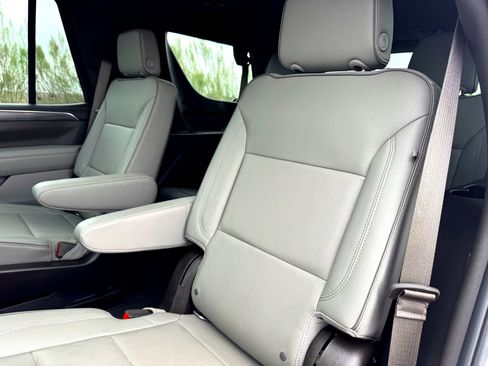 Used 2022 GMC Yukon SLT w/ SLT Premium Package image 19