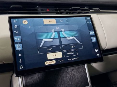 Certified 2024 Land Rover Range Rover Long Wheelbase SE image 18