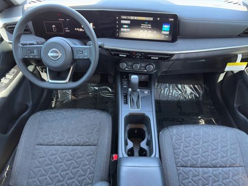 Certified 2025 Nissan Kicks SV image 12