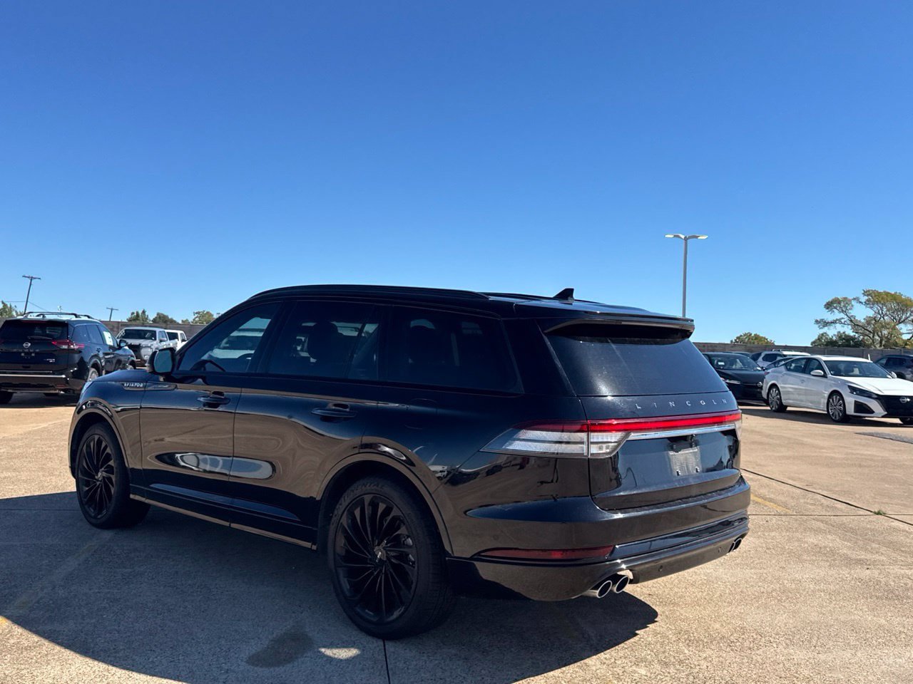 Used 2023 Lincoln Aviator Reserve w/ Equipment Group 201A RWD image 17