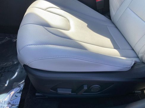 Used 2025 Hyundai Elantra Limited image 23