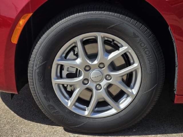 New 2027 Chrysler Pacifica Select FWD image 7