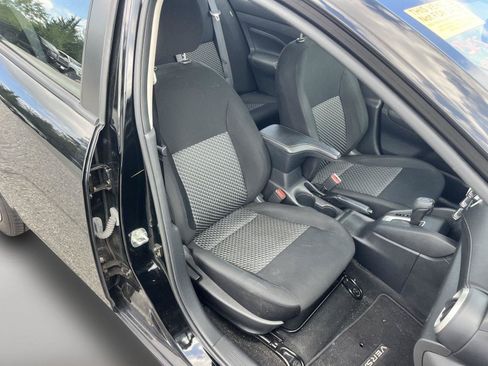 Used 2022 Nissan Versa S FWD image 14
