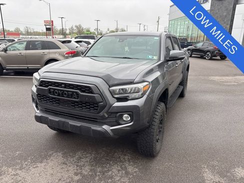 Used 2022 Toyota Tacoma TRD Off-Road image 8
