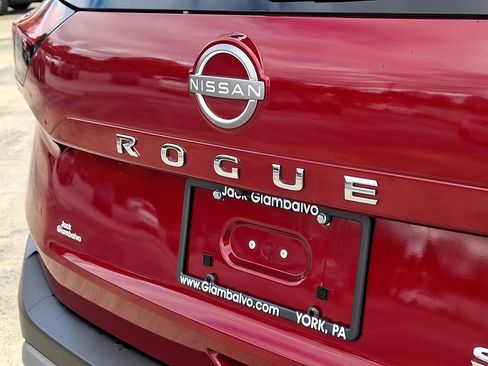 Used 2023 Nissan Rogue SV image 31