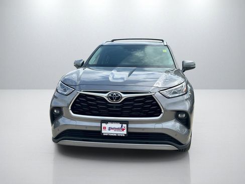 Used 2025 Toyota Highlander Platinum AWD/4WD image 2