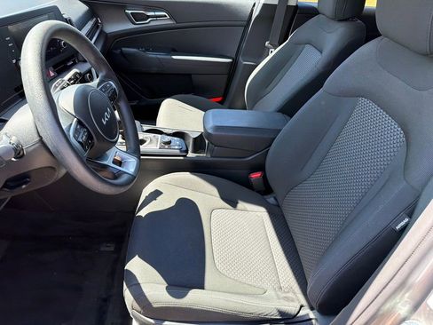 Used 2025 Kia Sportage LX FWD image 9