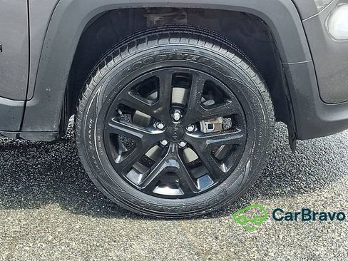 Used 2019 Jeep Renegade Altitude w/ UConnect 8.4 Nav Group AWD/4WD image 8