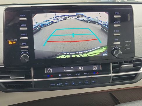 Used 2024 Toyota Sienna LE image 27