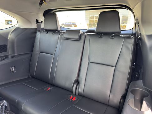 New 2026 Toyota Highlander Platinum AWD/4WD image 9