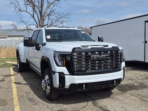 Used 2026 GMC Sierra 3500 Denali Ultimate image 2