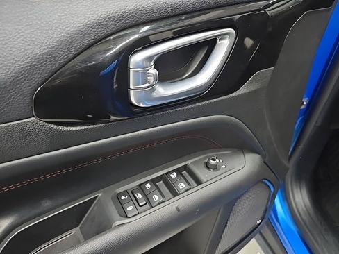 Used 2025 Jeep Compass Trailhawk image 10