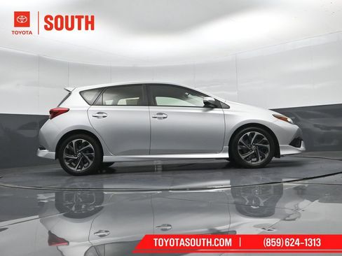 Used 2017 Toyota Corolla iM image 33