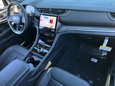New 2025 Jeep Grand Cherokee L Limited AWD/4WD image 10