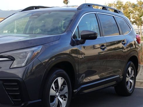 Used 2023 Subaru Ascent Premium w/ Convenience Package AWD/4WD image 6
